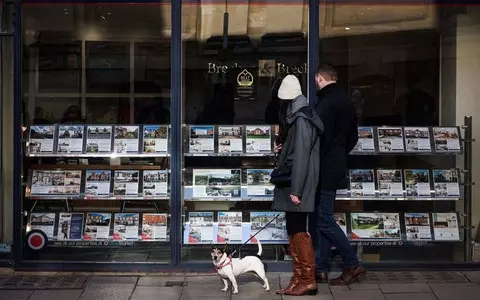 Ceny nieruchomości w Londynie spadły średnio o 30 tys. funtów