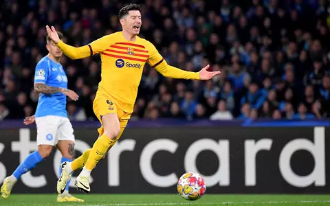 Football Champions League: Lewandowski's goal, Barcelona draw in Naples 