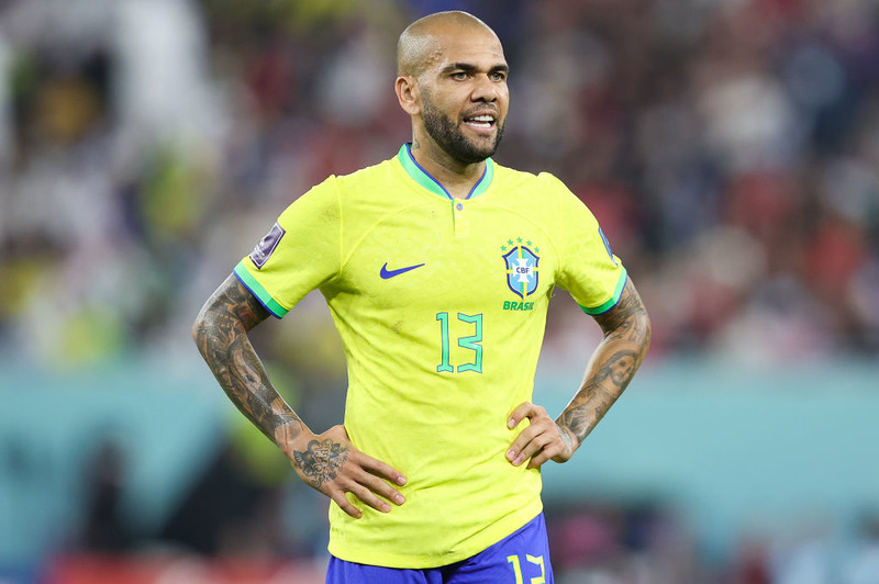 Brazylijski piłkarz Dani Alves skazany na 4,5 roku wiezięnia za gwałt