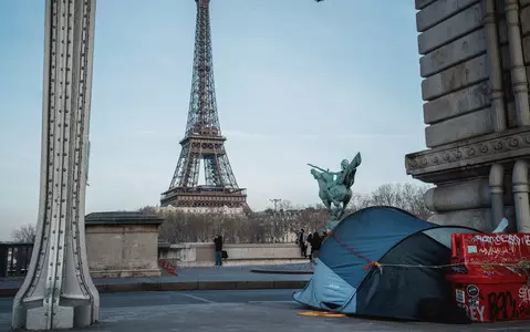 Dramatic situation of the homeless people in France. There are already 330,000 of them