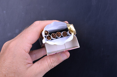 Zmiany na rynku tytoniowym na Wyspach. Od maja koniec sprzedaży małych opakowań