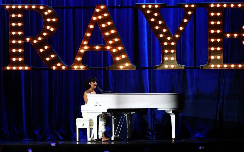 Nagrody muzyczne Brit Awards: Rekordowe sześć triumfów Raye