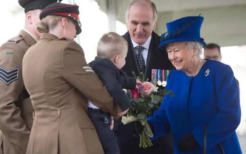 Tot throws tantrum in front of Queen at unveiling of war memorial