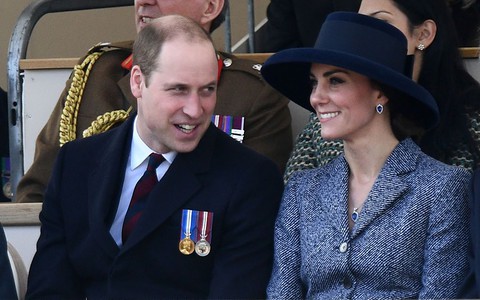 Książę William i Kate z dziećmi mają zamieszkać w piwnicach pałacu Kensington