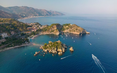 Italians are getting ready for crowds of tourists on Easter