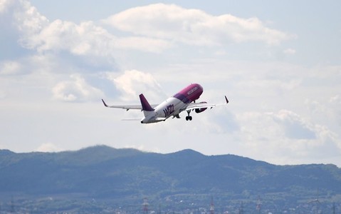 Wizz Air: Hero British doctor helps deliver baby after woman goes into labour on flight to London