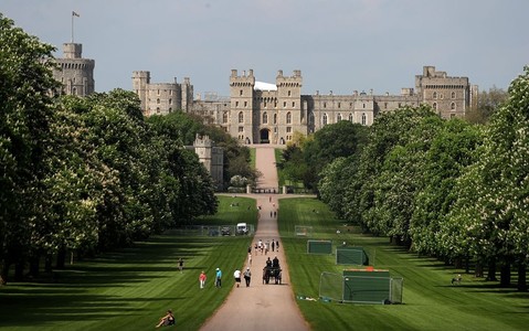 Five injured as car crashes into Windsor Castle wall