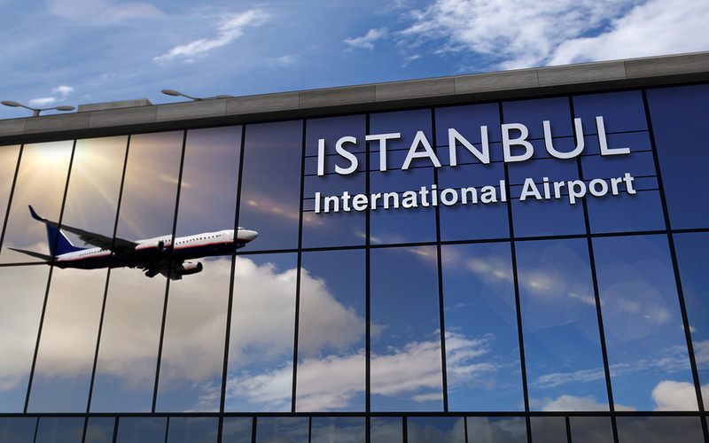 Turcja: Na lotnisku od miesiąca żyje naukowczyni z Iranu. To historia jak z filmu "Terminal"