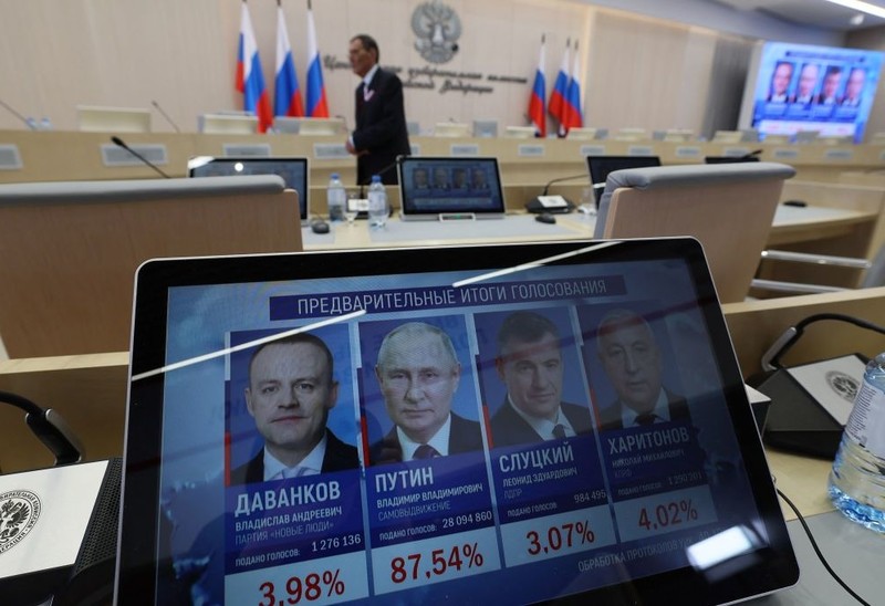 Cameron criticises Russia election after early results show Putin landslide