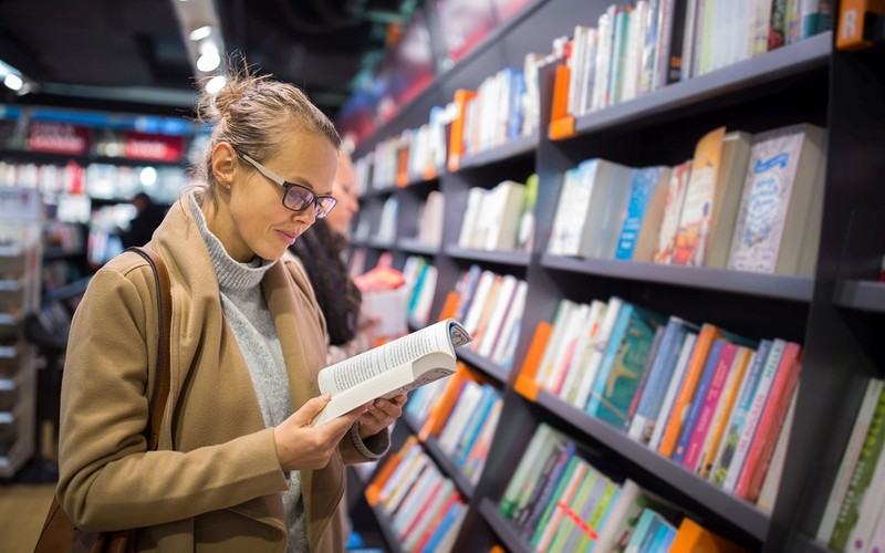 "Znikają księgarnie, rosną ceny książek, a czytelnictwo w Polsce ani drgnie"