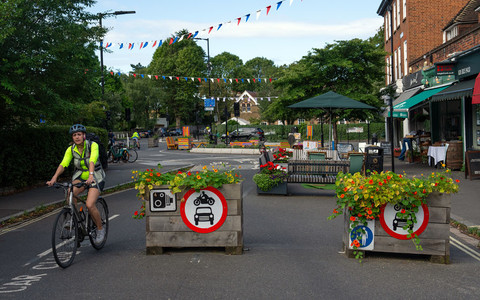 Boost walking and cycling in towns and cities, urges UK government adviser