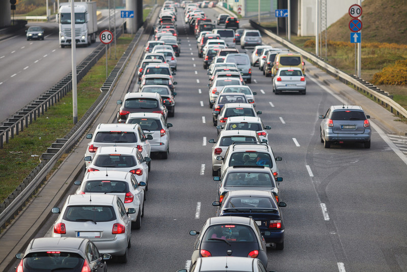 Polacy są uzależnieni od samochodów