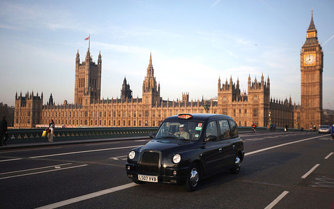 Prezydent Duda poruszał się podczas wizyty w Londynie starą taksówką? Tak donoszą media
