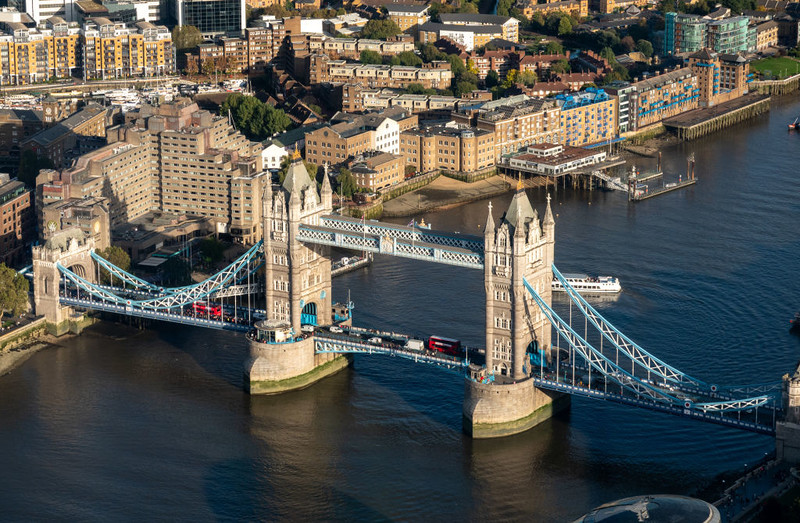 Organizacja charytatywna poszukuje poetów, którzy napiszą wiersze o londyńskich mostach 