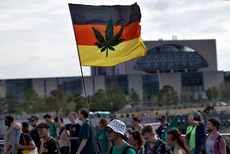 Niemcy: Od 1 kwietnia marihuana stanie się legalna. Będzie też można uprawiać ją w domu
