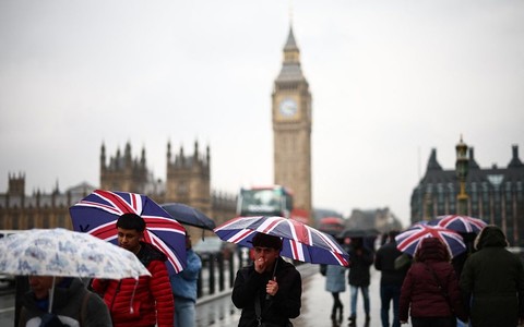 Met Office issues yellow weather warning with snow and heavy rain to batter parts of UK