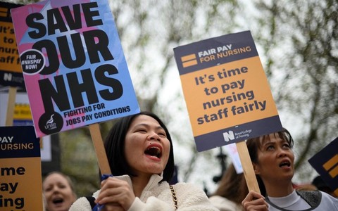 Thousands of foreign nurses a year leave UK to work abroad