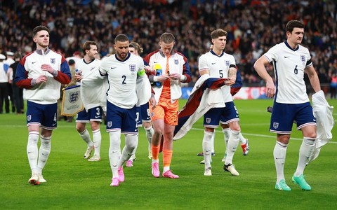 Piłkarze Anglii zagrają dzisiaj przeciw Belgii w koszulkach bez nazwisk