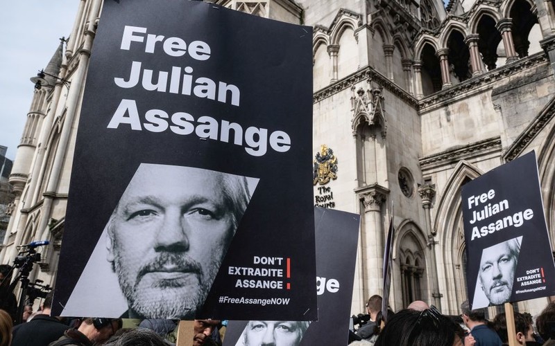 Londyn: Sąd odłożył decyzję w sprawie o ekstradycji Assange'a do USA