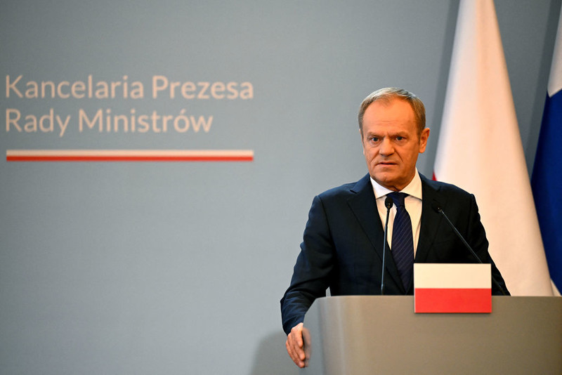 "The Guardian": Polityczne zmiany w Polsce przy użyciu "żelaznej miotły"