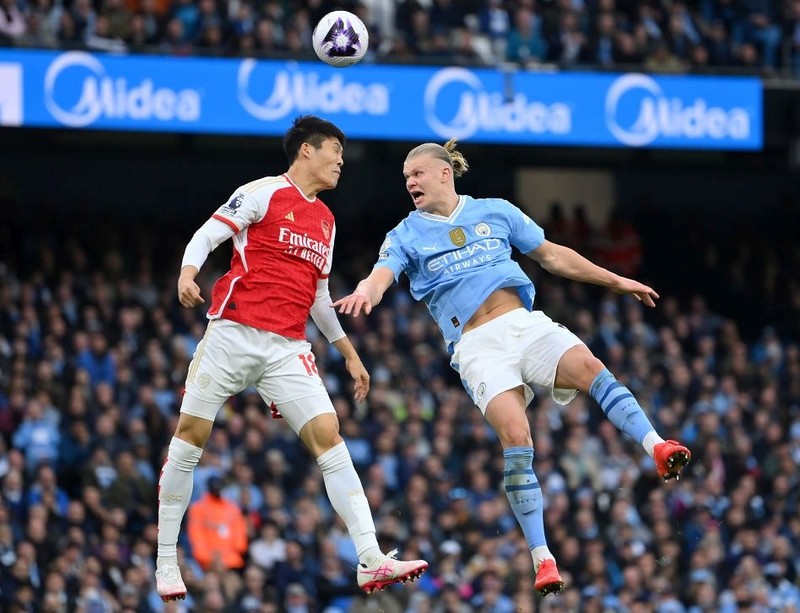 Man City remisuje z Arsenalem. Liverpool liderem
