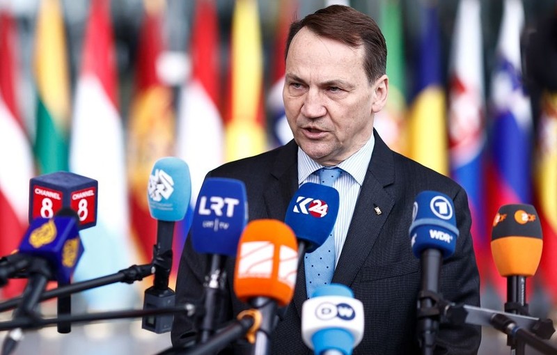 Sikorski: Putin must understand that the Alliance can afford a long conflict