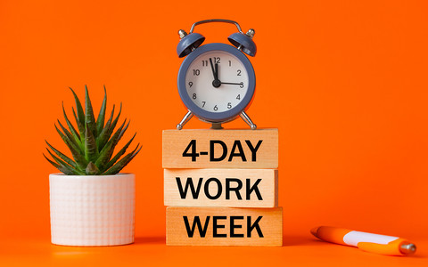 Poles positive about the 4-day working week. "It will not reduce productivity"