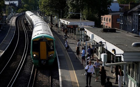 Plany nowych tras kolejowych w Wielkiej Brytanii czekają na zielone światło od rządu