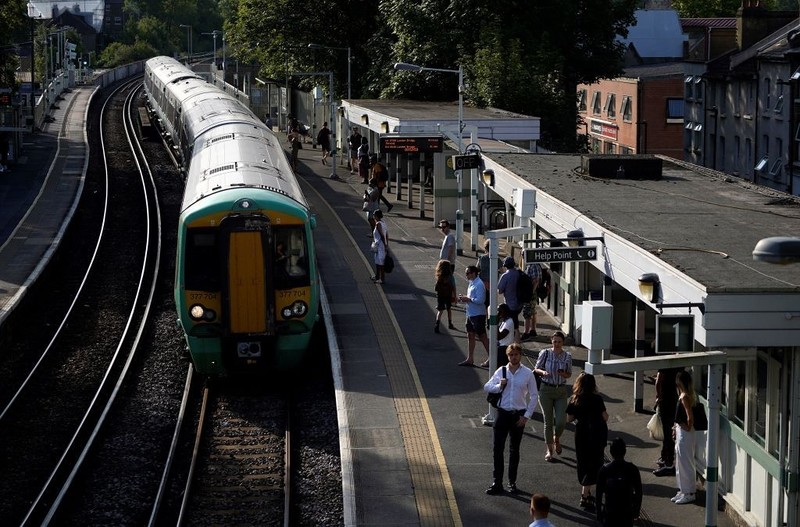Plany nowych tras kolejowych w Wielkiej Brytanii czekają na zielone światło od rządu