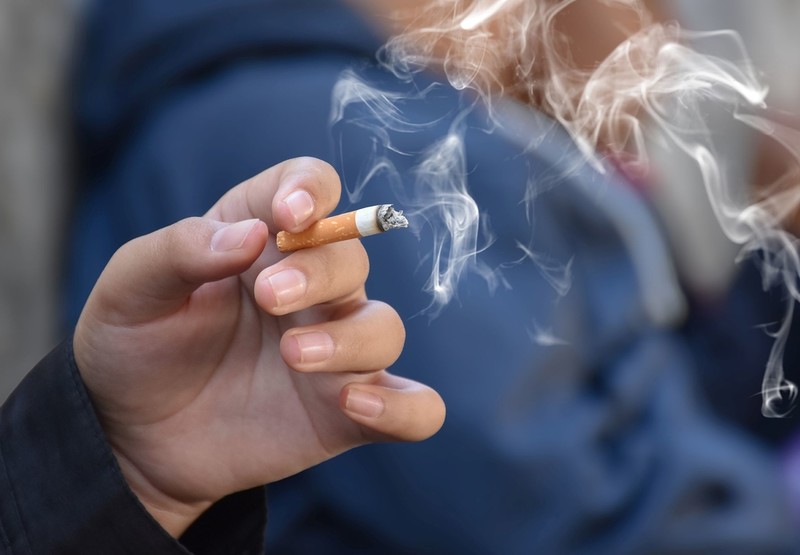 UK: Posłowie przegłosowali zakaz sprzedaży papierosów osobom urodzonym po 2009 r.