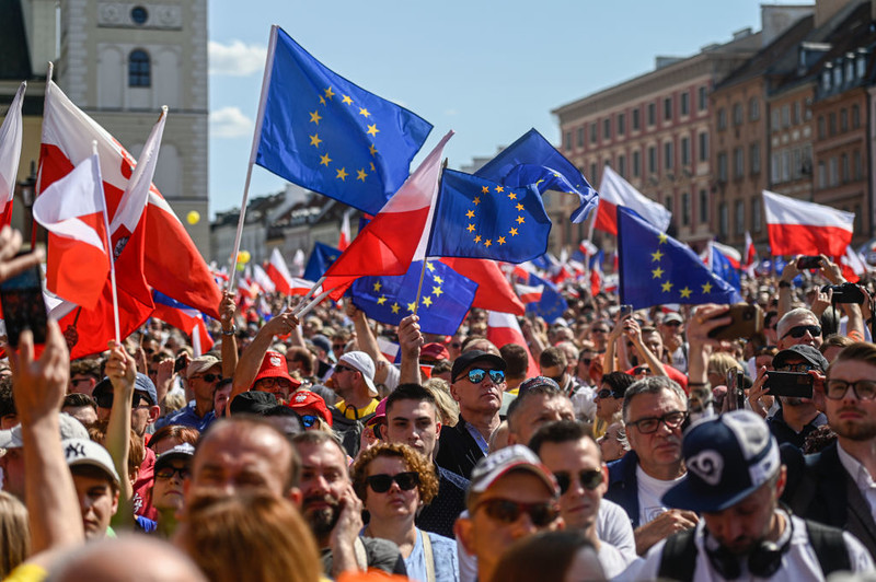 Poles' enthusiasm for the European Union wanes