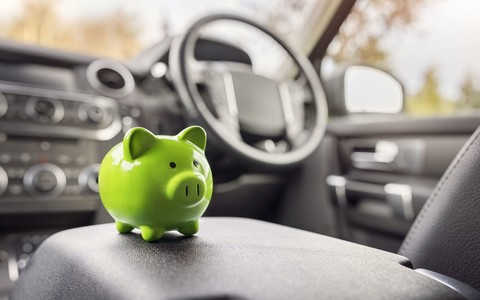 Miesięczne stawki za ubezpieczenie samochodu są zawyżane przez odsetki jak przy kredycie