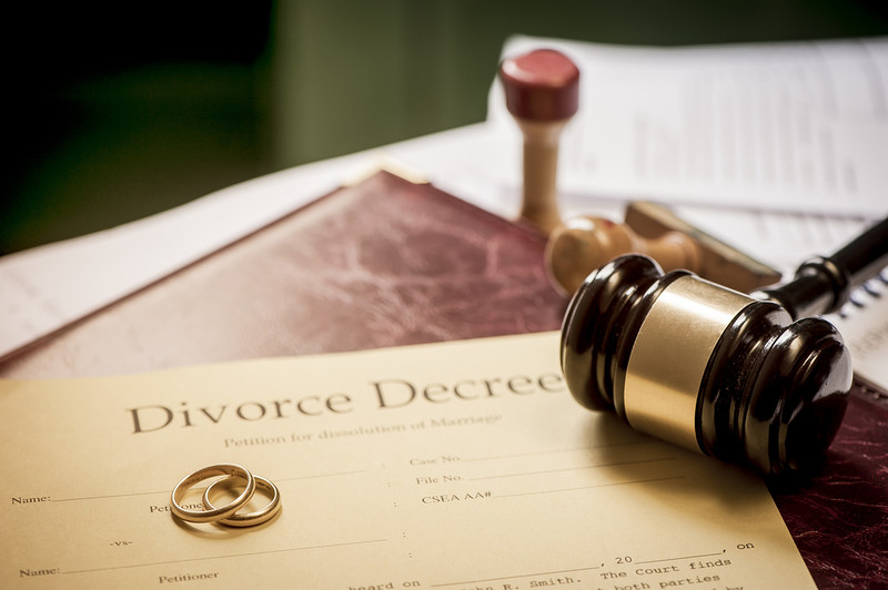 Wrong couple get divorced after solicitor 'clicks wrong button'