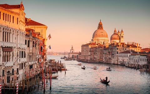 Venice introduces an experiment with fees for one-day tourists