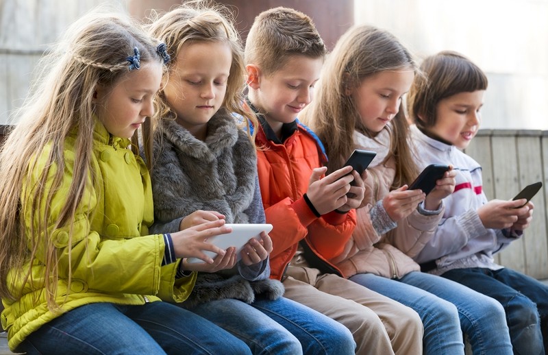 UK: Prawie jedna czwarta dzieci w wieku 5-7 lat ma smartfony