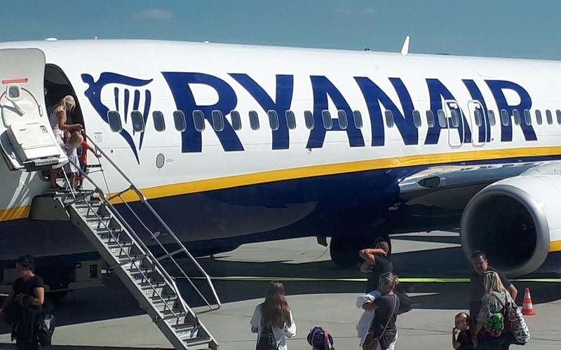 Badanie: "Tanie linie" nie zawsze są najtańsze. Ryanair zaprzecza