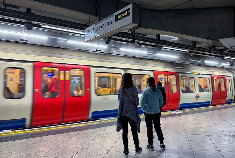Tube hit by fresh strikes as customer service managers walk out