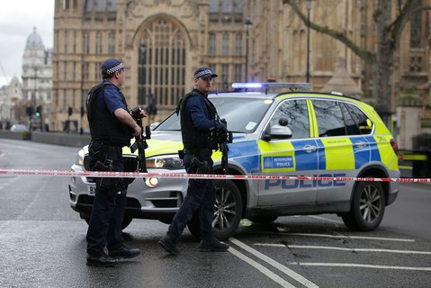 Atak terrorystyczny w Londynie. Theresa May ewakuowana z parlamentu