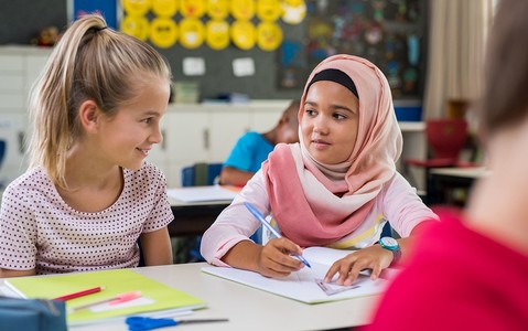 "Bild": Uczniowie przechodzą na islam, bo nie chcą być outsiderami w szkole