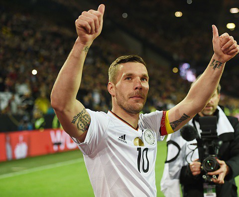 Piękny gol Podolskiego na pożegnanie w meczu z Anglią