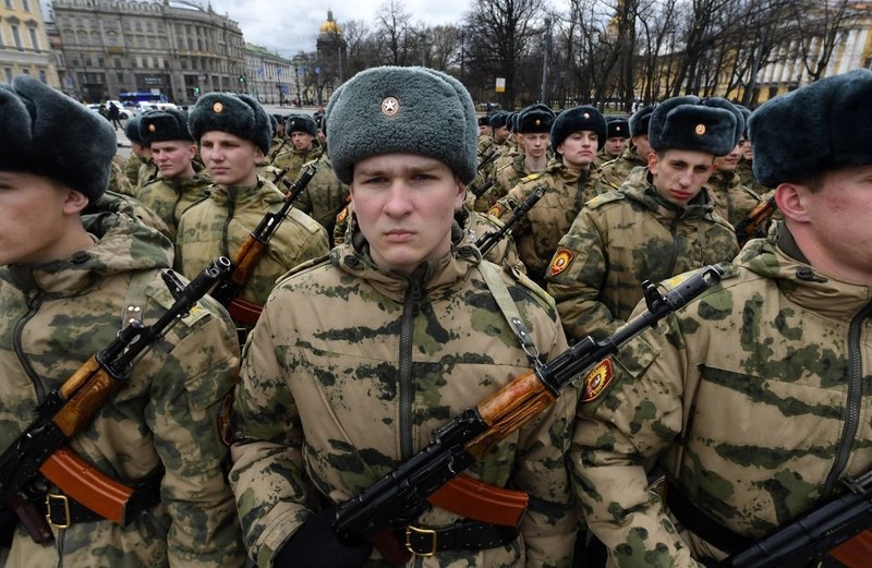 "The Guardian": Siły rosyjskie w Ukrainie mogą osiągnąć 500 tys. żołnierzy