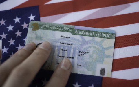 4 maja wyniki loterii wizowej do USA. Szanse na wylosowanie mniejsze niż trafienie "trójki"