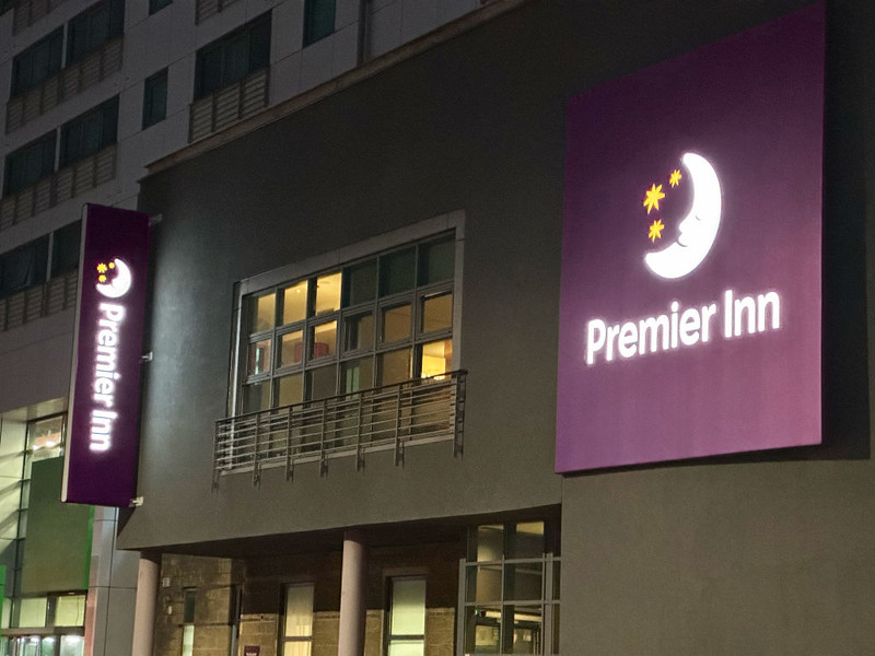 Właściciel hoteli Premier Inn zlikwiduje 1 500 etatów i zamknie ponad 100 restauracji w UK