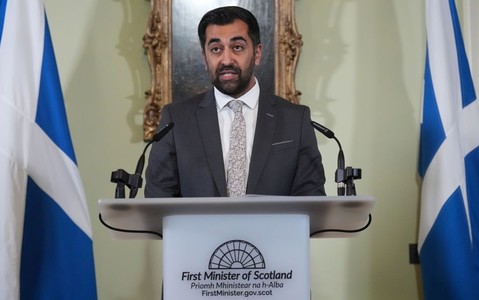 Szkocki rząd przetrwał głosowanie nad wotum nieufności po rezygnacji swojego lidera