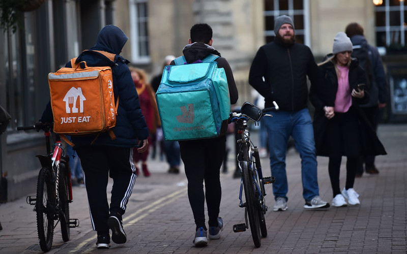 Deliveroo, Just Eat i Uber Eats wprowadzają dodatkowe weryfikacje zatrudnianych kurierów 