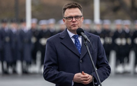 CBOS: Szymon Hołownia na czele rankingu zaufania polityków