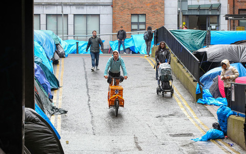W centrum Dublina zlikwidowano obozowisko z imigrantami i uchodźcami