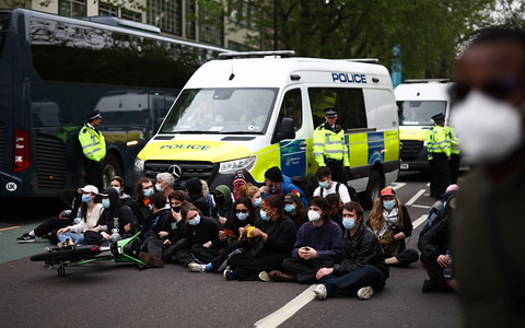 London: 45 people blocking the transfer of asylum seekers to a barge were arrested