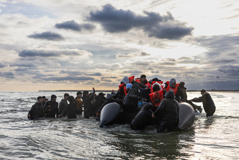 Czy Irlandia włączy się do brytyjskiego programu deportacji azylantów do Rwandy?