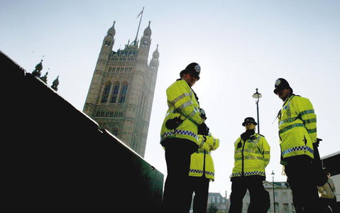 Brytyjscy policjanci bez broni? Ma ją tylko co dziesiąty